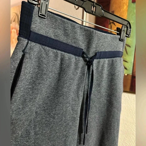 Lululemon athletica gray/black pull string jogger women’s size 6 - Picture 3 of 7